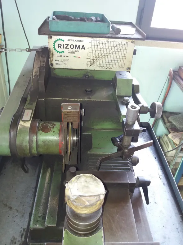Affilatrice per dischi circolari RIZOMA R500EHD