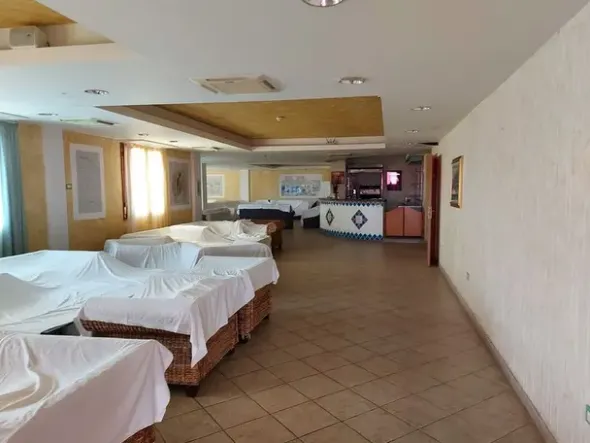 #12269 Albergo con piscina e pertinenze