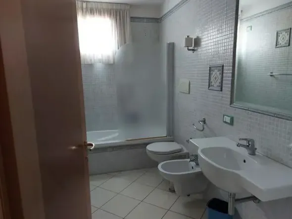 #12269 Albergo con piscina e pertinenze