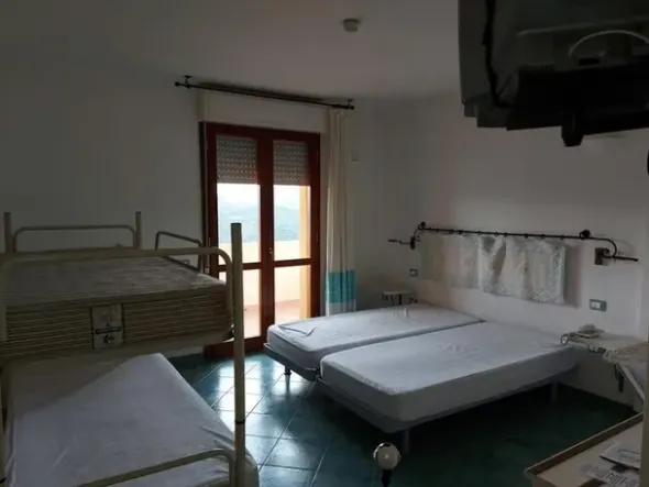 #12269 Albergo con piscina e pertinenze