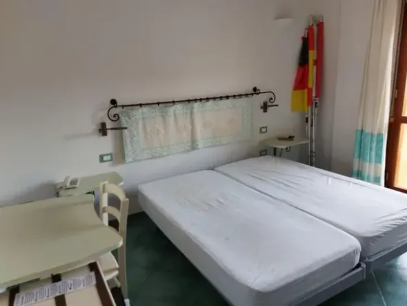 #12269 Albergo con piscina e pertinenze
