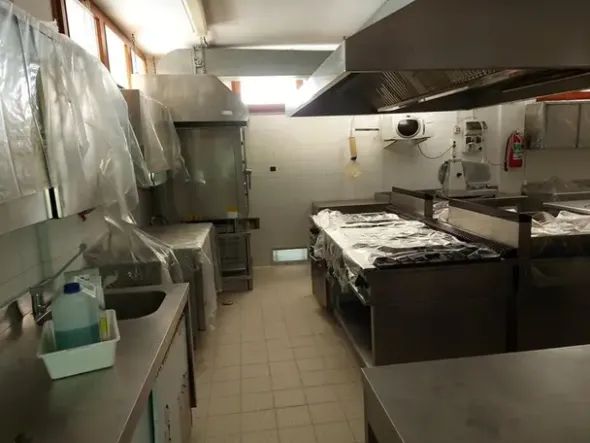 #12269 Albergo con piscina e pertinenze
