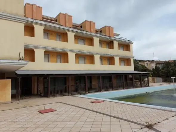 #12269 Albergo con piscina e pertinenze