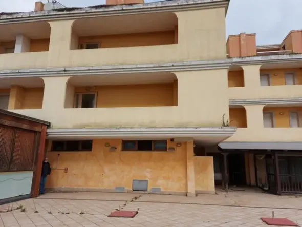 #12269 Albergo con piscina e pertinenze