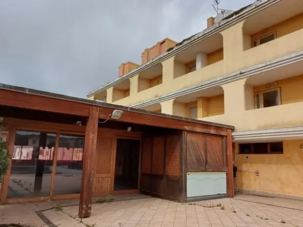 #12269 Albergo con piscina e pertinenze
