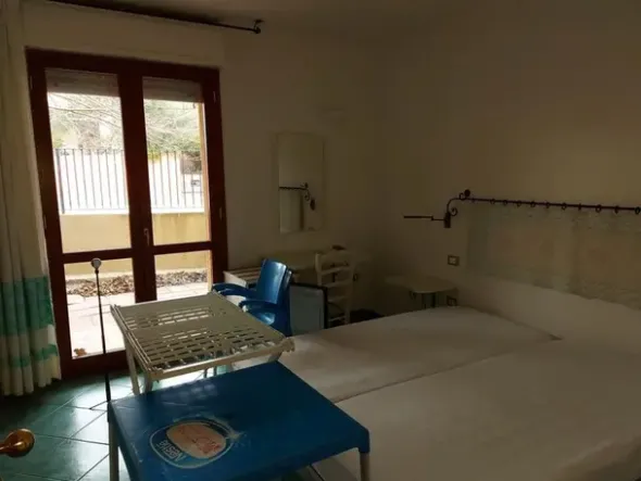 #12269 Albergo con piscina e pertinenze