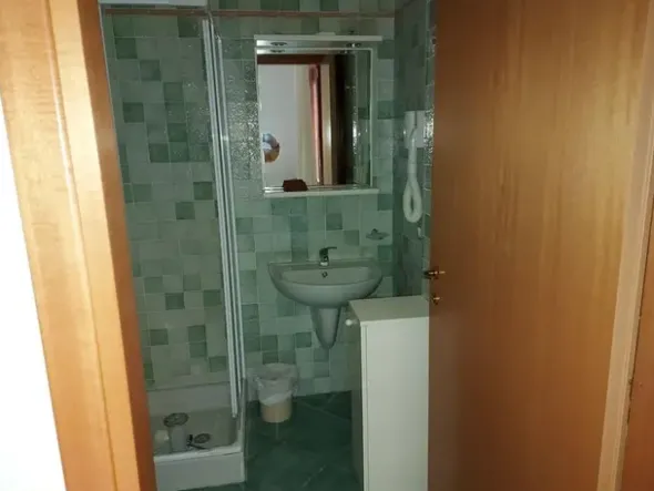 #12269 Albergo con piscina e pertinenze