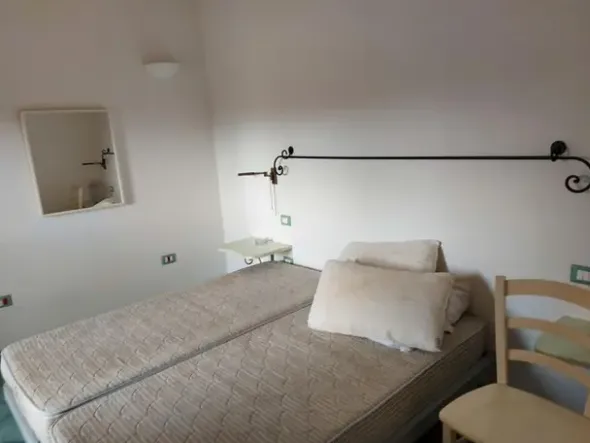 #12269 Albergo con piscina e pertinenze