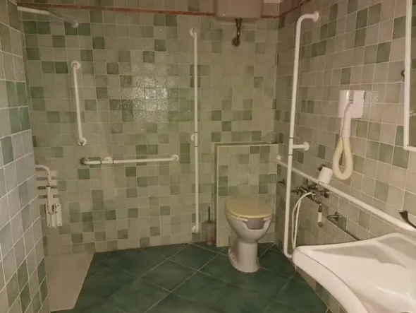 #12269 Albergo con piscina e pertinenze
