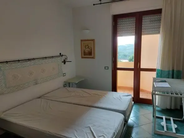 #12269 Albergo con piscina e pertinenze