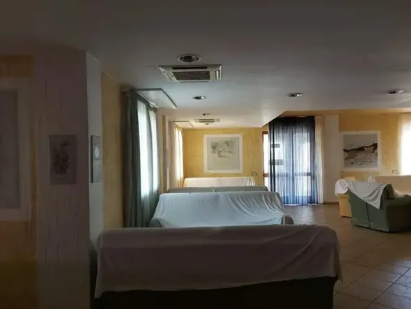 #12269 Albergo con piscina e pertinenze