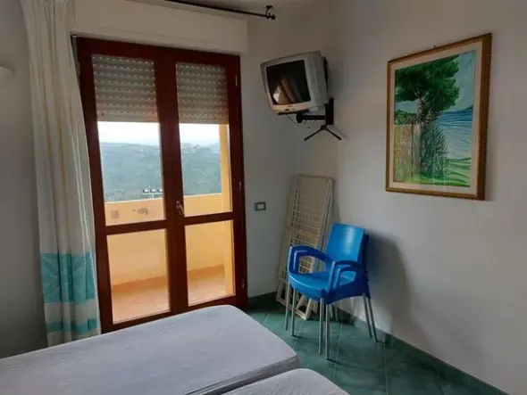 #12269 Albergo con piscina e pertinenze