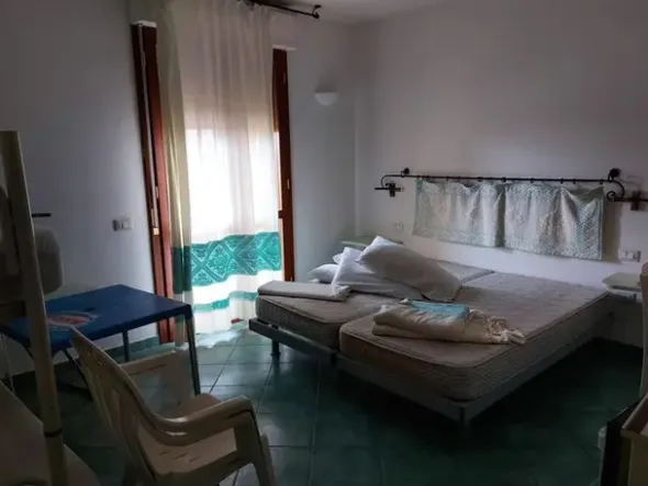 #12269 Albergo con piscina e pertinenze