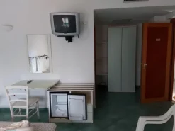 #12269 Albergo con piscina e pertinenze
