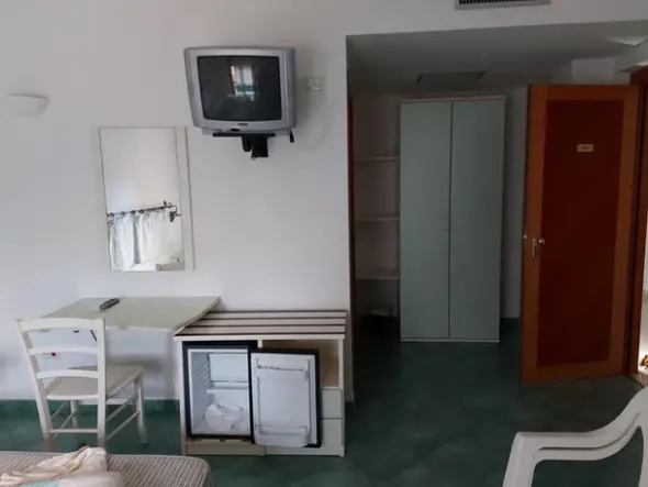 #12269 Albergo con piscina e pertinenze