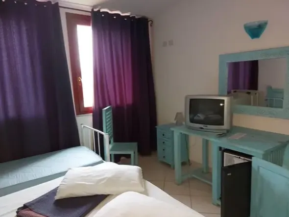 #12269 Albergo con piscina e pertinenze