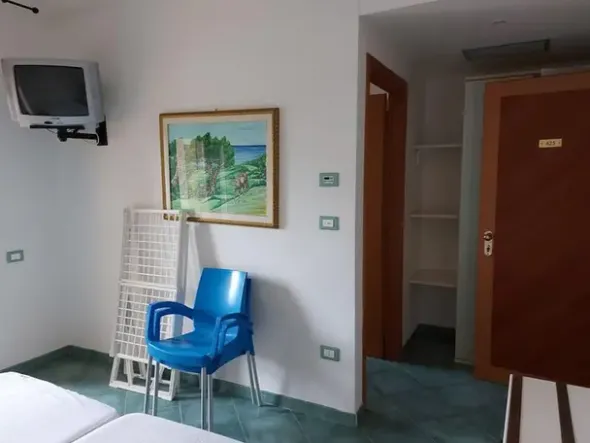 #12269 Albergo con piscina e pertinenze