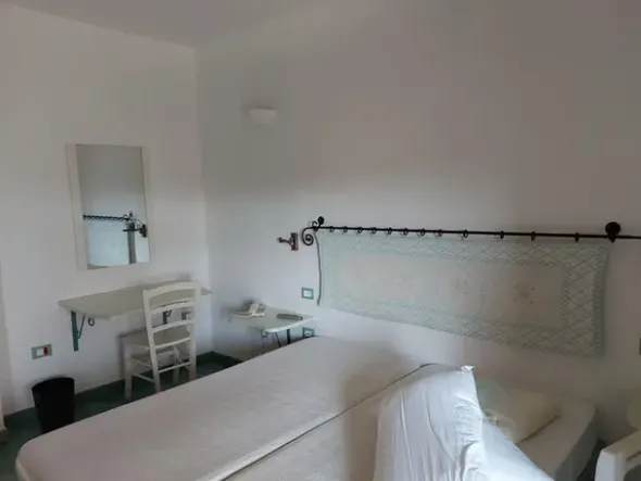 #12269 Albergo con piscina e pertinenze
