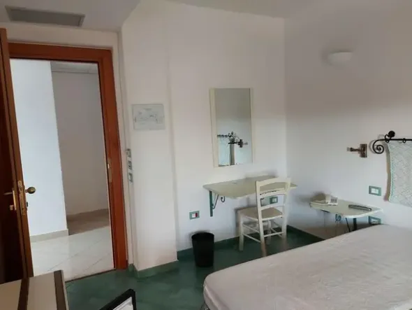 #12269 Albergo con piscina e pertinenze