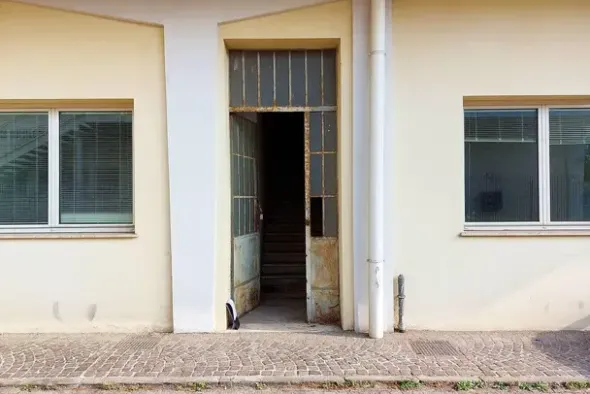 #24081 Ambienti grezzi piano primo destinati ad ufficio