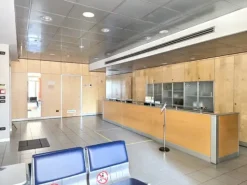 #2536544 Ambulatorio medico con magazzino, posti auto e arredi