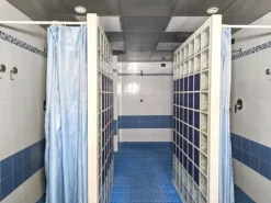 #2536544 Ambulatorio medico con magazzino, posti auto e arredi