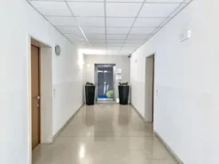 #2536544 Ambulatorio medico con magazzino, posti auto e arredi