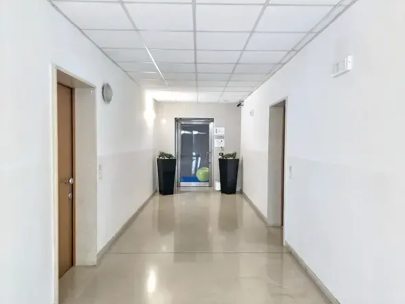 #2536544 Ambulatorio medico con magazzino, posti auto e arredi