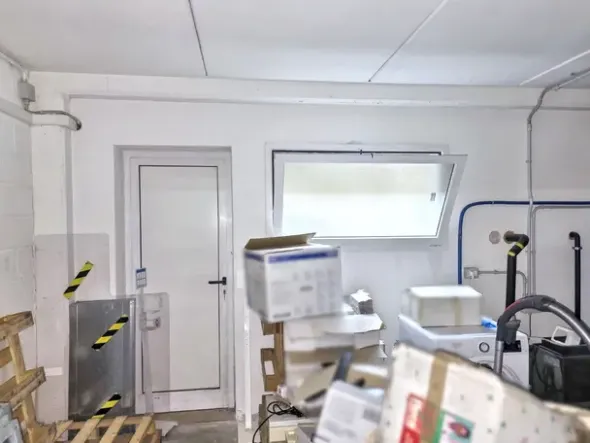 #2536544 Ambulatorio medico con magazzino, posti auto e arredi