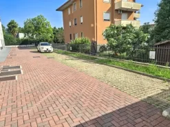 #2536544 Ambulatorio medico con magazzino, posti auto e arredi