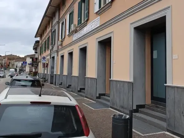 #24012 Ampio locale commerciale ad Alvignano