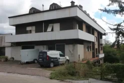#10919 Ampio locale commerciale con pertinenze