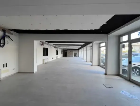 #2639200 Ampio negozio in zona residenziale