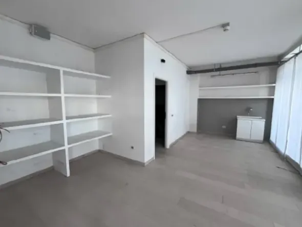 #2639200 Ampio negozio in zona residenziale