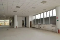 #14775 Ampio salone espositivo e aree urbane