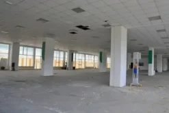#14775 Ampio salone espositivo e aree urbane