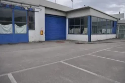 #14775 Ampio salone espositivo e aree urbane