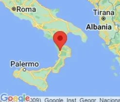 #20828 Ampio ufficio al piano primo in contesto commerciale