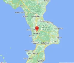 #20828 Ampio ufficio al piano primo in contesto commerciale