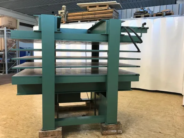 AP941-1278Pressa a piani multipli marca Friz