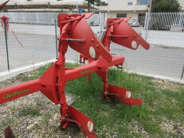 187#7086 Aratro trivomere Del Morino EN33