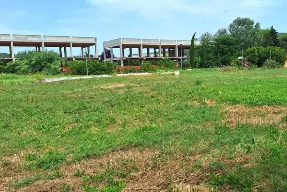 #24077 Area edificabile di 886 mq in zona residenziale