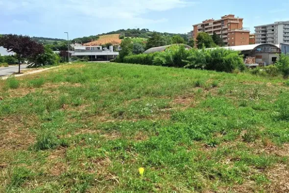 #24075 Area edificabile di 1349 mq in zona residenziale