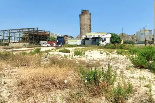 #24256 Area industriale con torre di raffreddamento