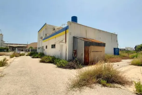 #24256 Area industriale con torre di raffreddamento