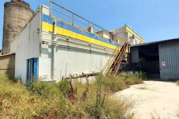 #24256 Area industriale con torre di raffreddamento
