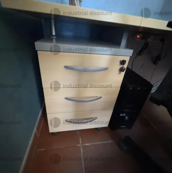 10#9267 Arredamenti da ufficio ed apparecchiatura elettronica