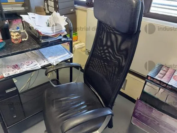 2#8926 Arredamento da uffcio