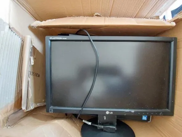 1#6795 Arredamento e attrezzature ufficio