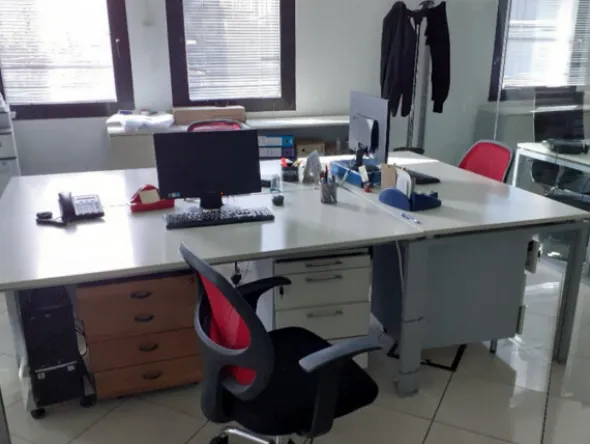 10#77144 Arredamento ed attrezzature per ufficio